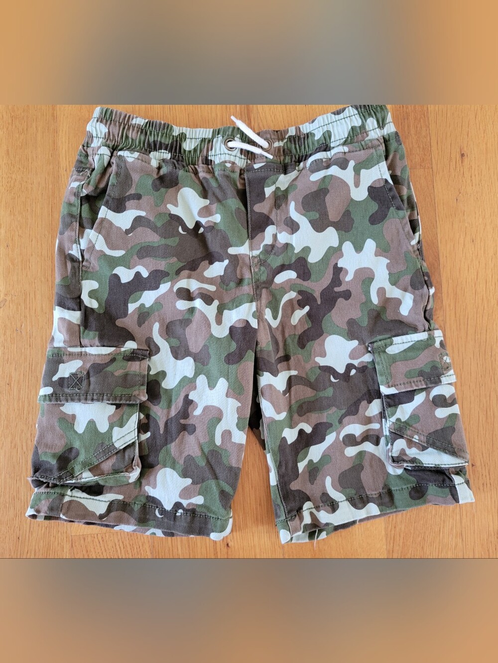 Boys size 7-8 camo shorts